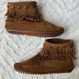 Minnetonka Fringe Suede Ankle Boots in Chestnut Brown